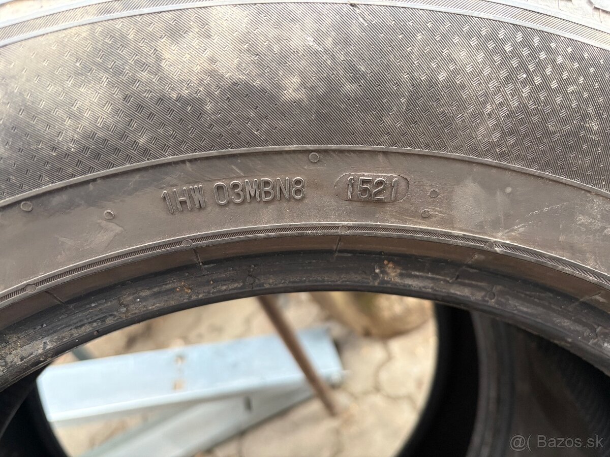 235/60R18 - 3