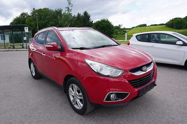 Hyundai ix35 2013 2.0 CRDi 100kw strieborna,červena,čierna - 3