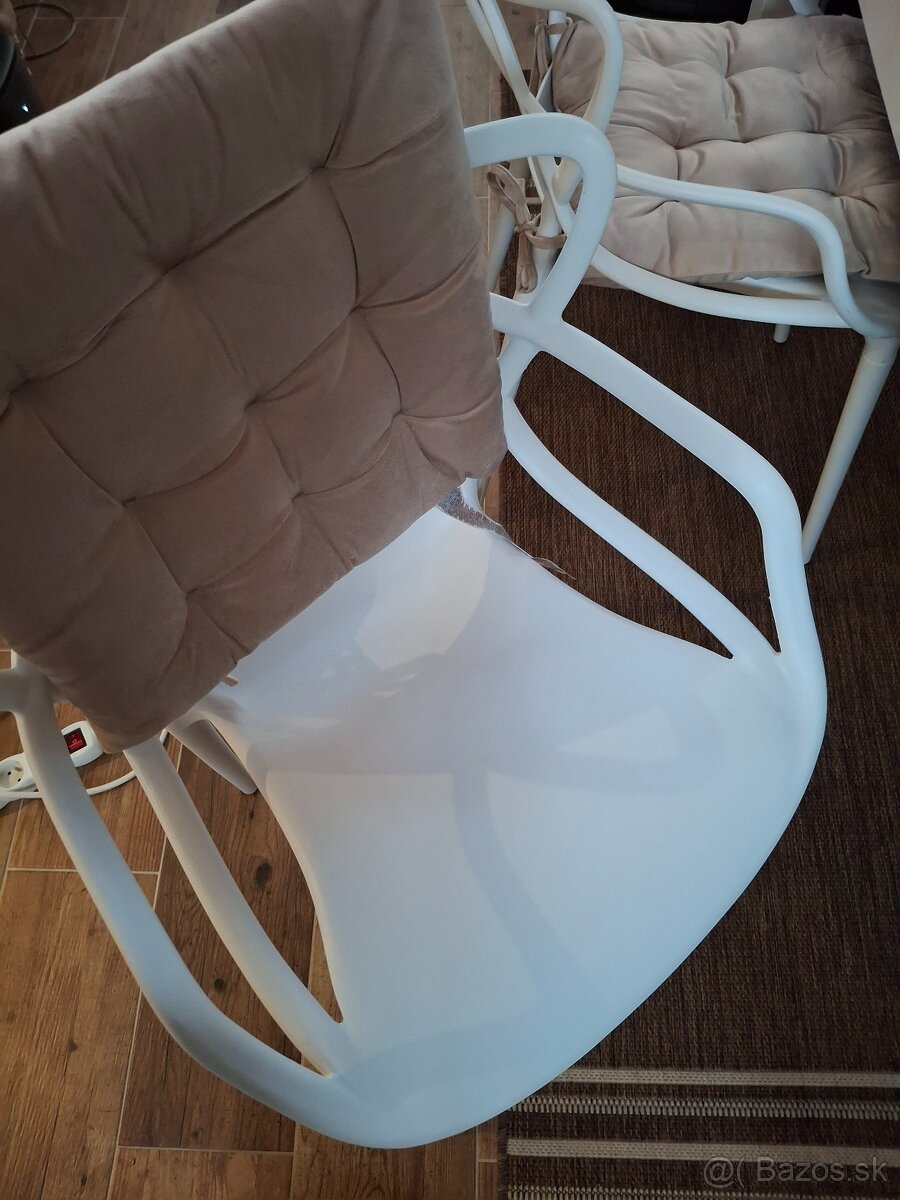 Predám jedálenský stôl so stoličkami - 3