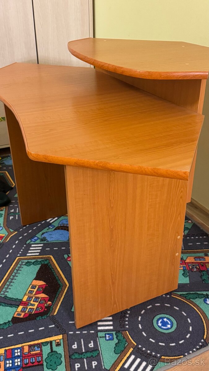 Rohovy stolik na praci s PC - 3