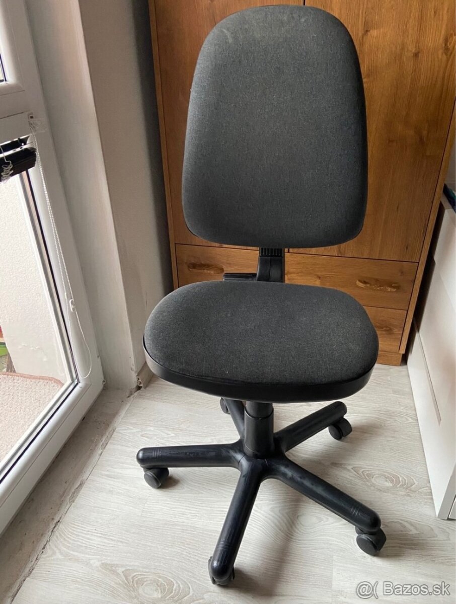 KANCELÁRSKA STOLIČKA - 3