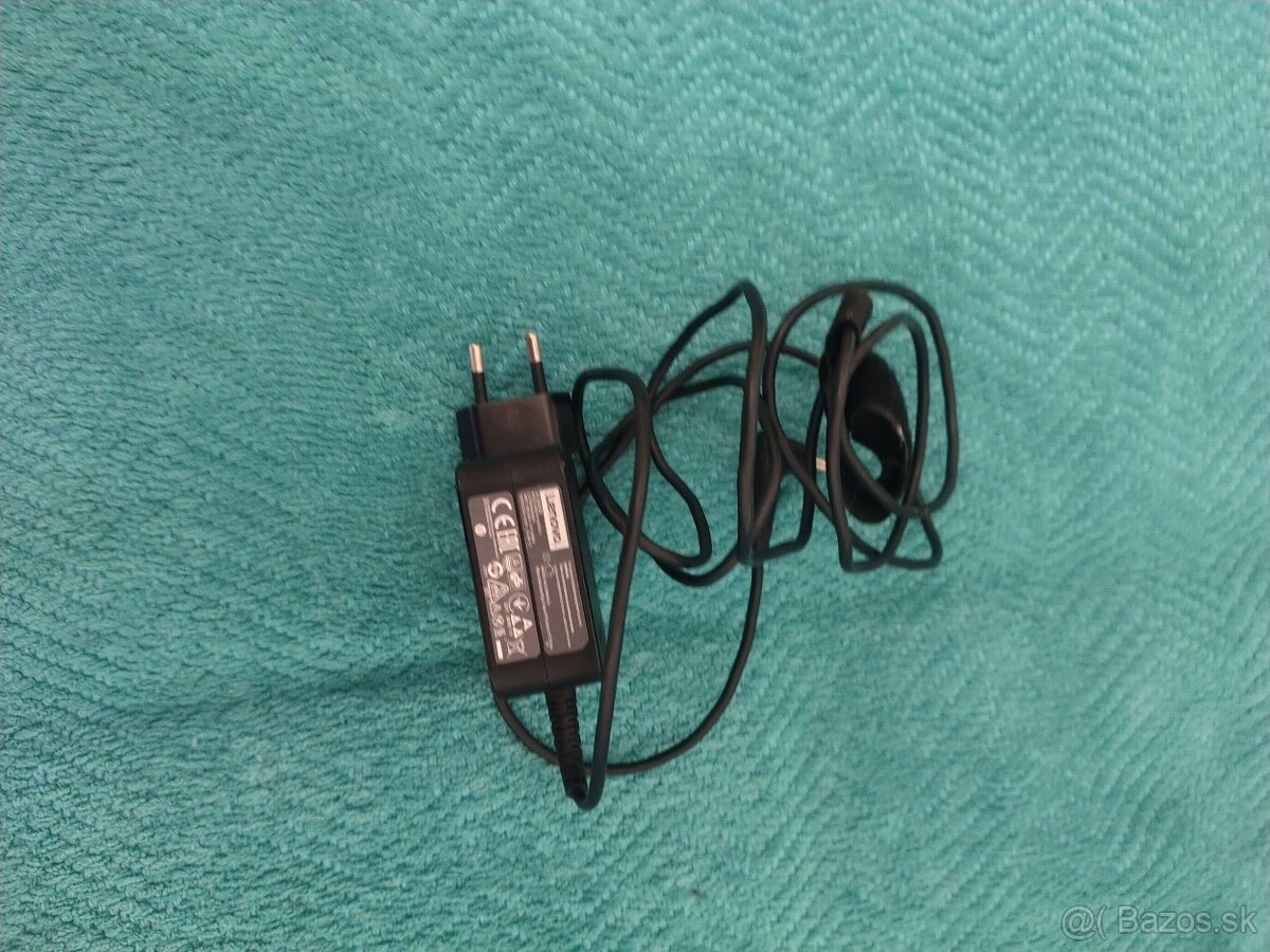 Predávam notebook Lenovo - 3