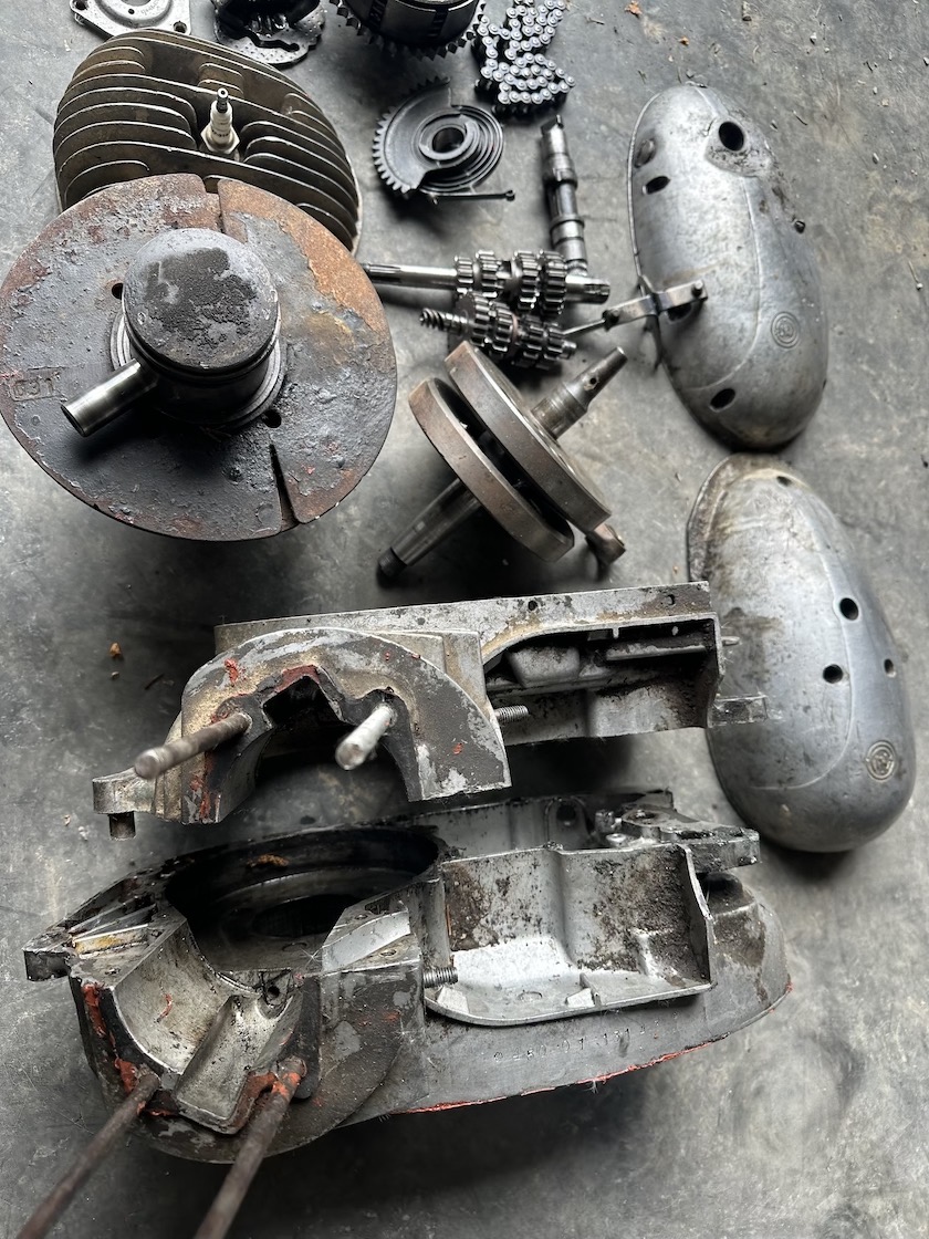 Predám DIELY motora ČZ 250/455 - 3