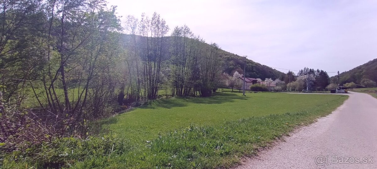 Pozemok-Hrádok – Dolina s celkovou výmerou 9.365m2 a RD - 3