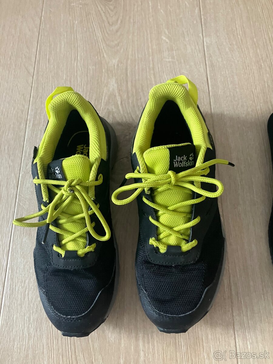 Tenisky ako nove a kopacky - 3