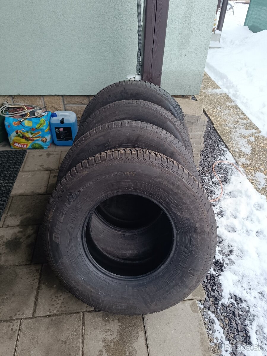 Zimné 265/70 R16 yokohama v905 - 3