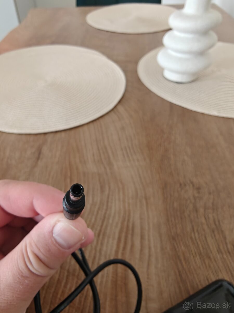 ORIGINÁLNA NABÍJAČKA NA VYSÁVAČ - 3