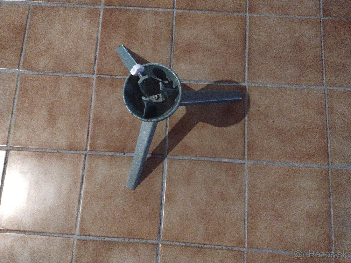 Podstavce pod vianočný stromček - 3