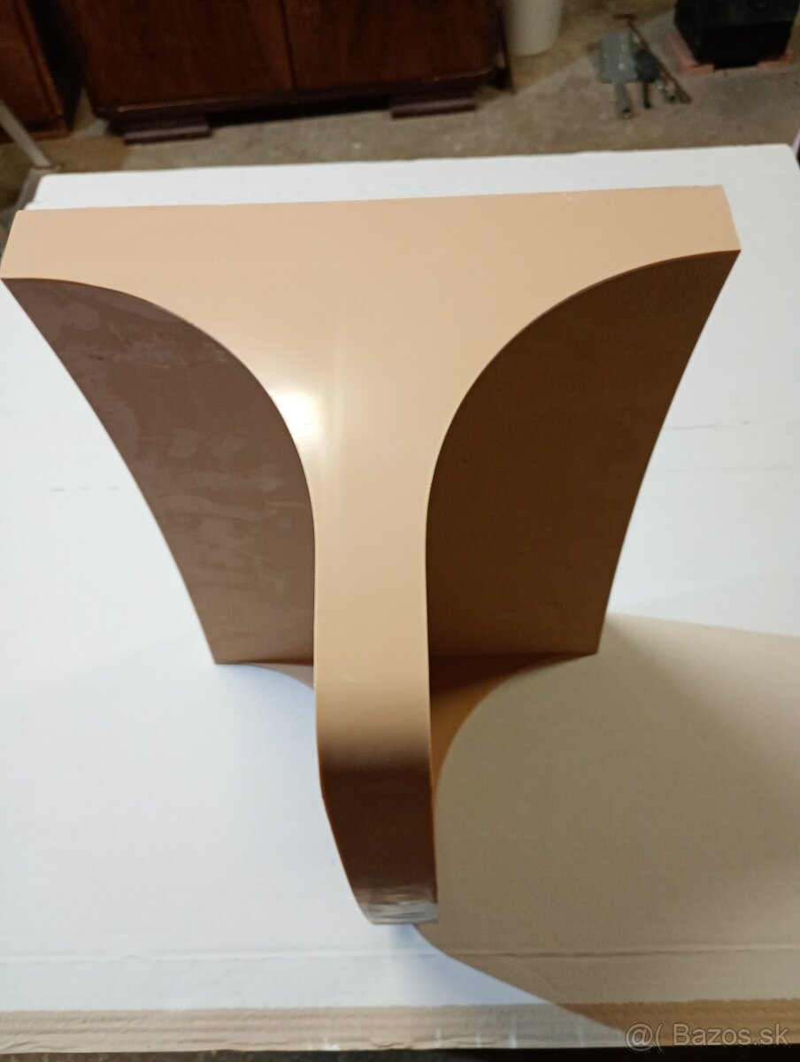 Police do kúpeľne - 3