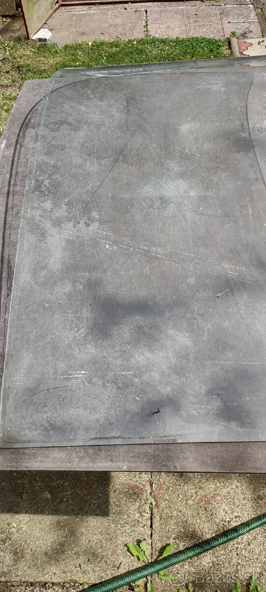 Tatra 148 - predné sklo - 3