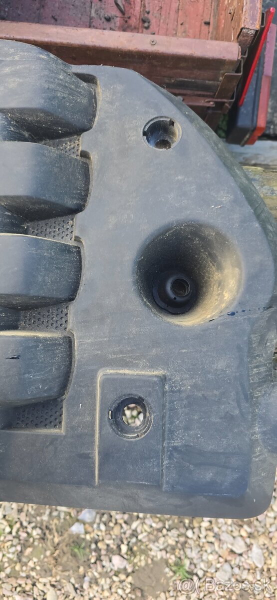 Plastový kryt motora VW Passat - 3