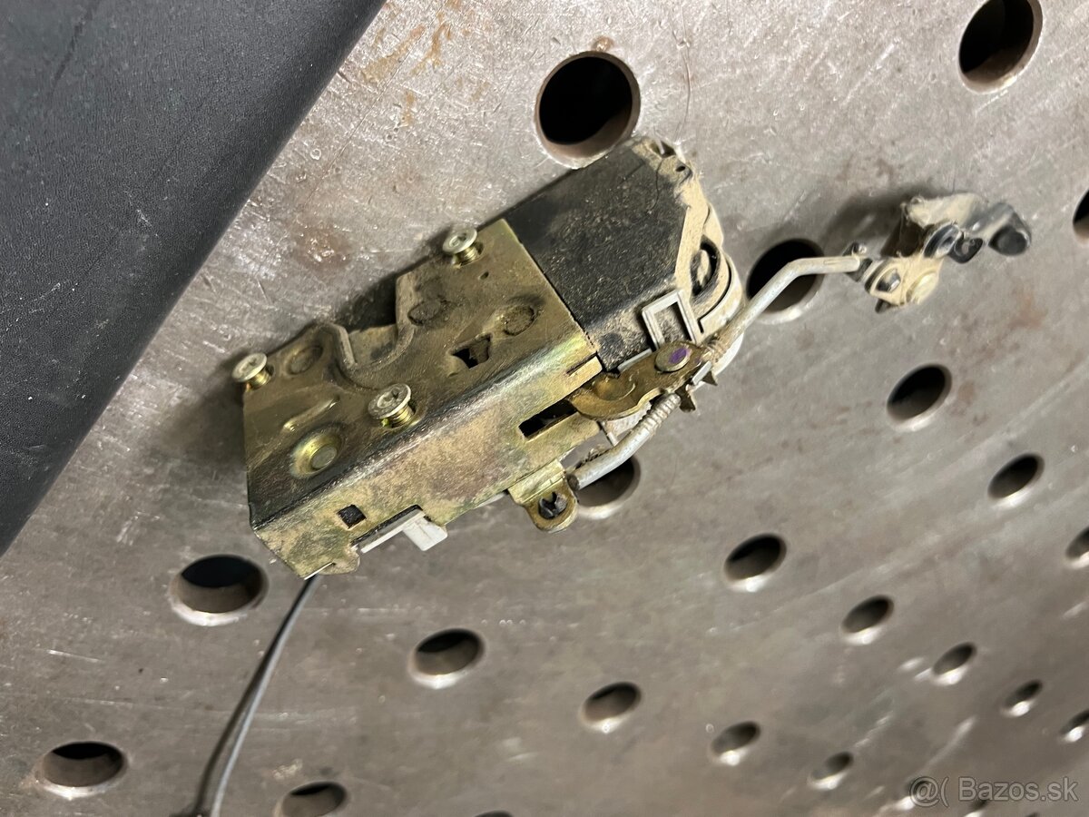 Berlingo partner lišta klučka zámok - 3