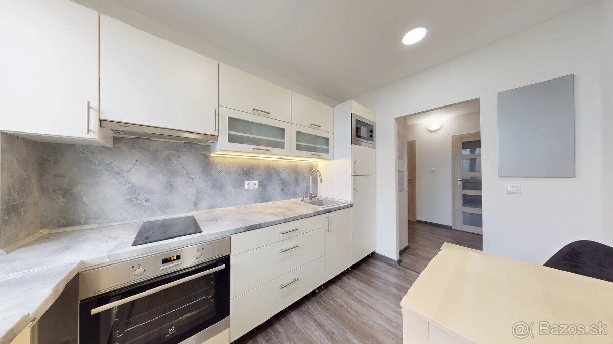 Zrekonštruovaný 3i. byt, zariadený - 3