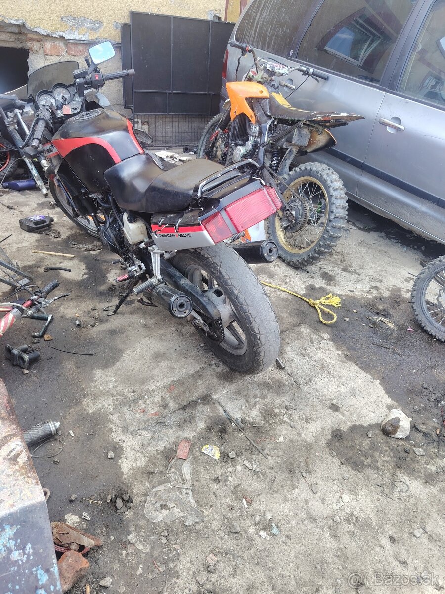 Kawasaki ninja 250rok.1989+dirbajk