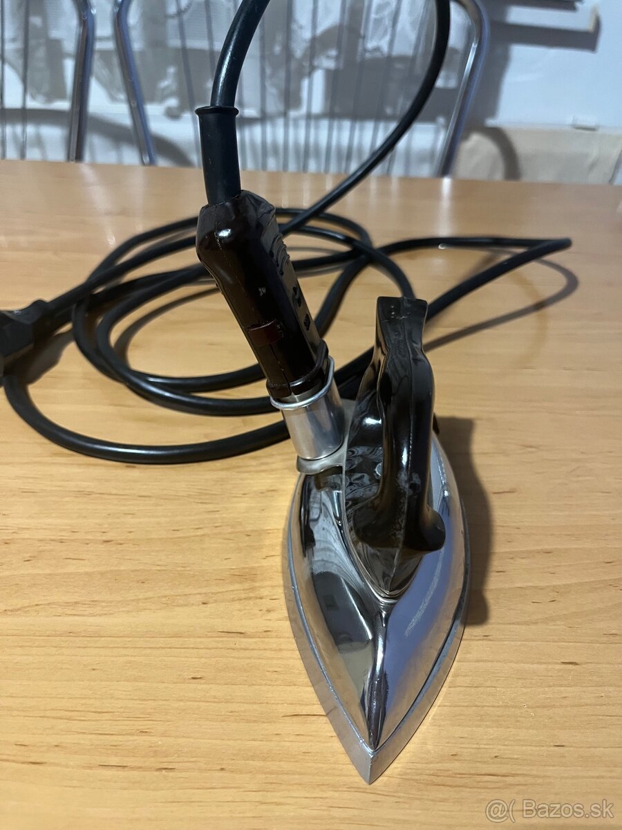 Cestovná retro žehlička. - 3