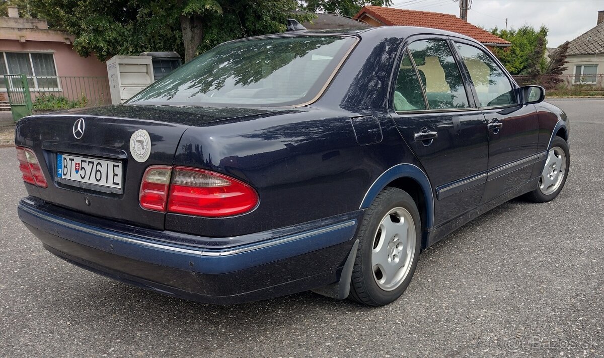 Predám Mercedes Benz E320i 4-Matic automat - 3