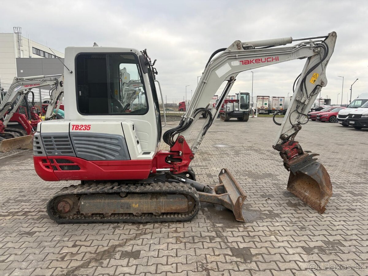 TAKEUCHI TB235 - 3