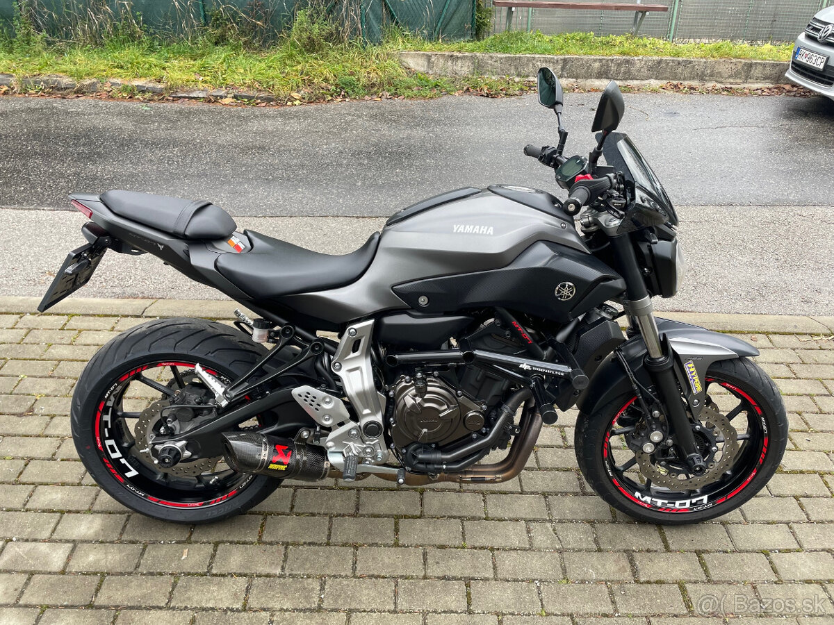 YAMAHA MT 07 - 3