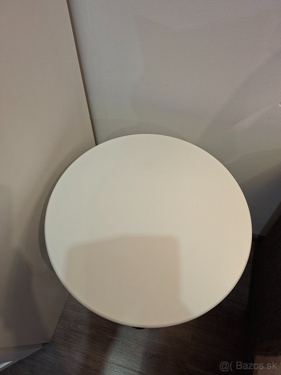 Biely stolik z Jysku priemer 40cm - 3