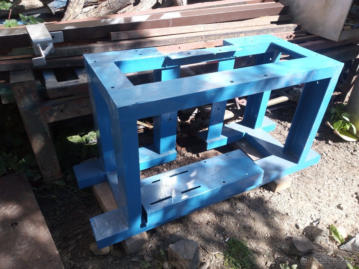 Kovový stojan - predaj - 3