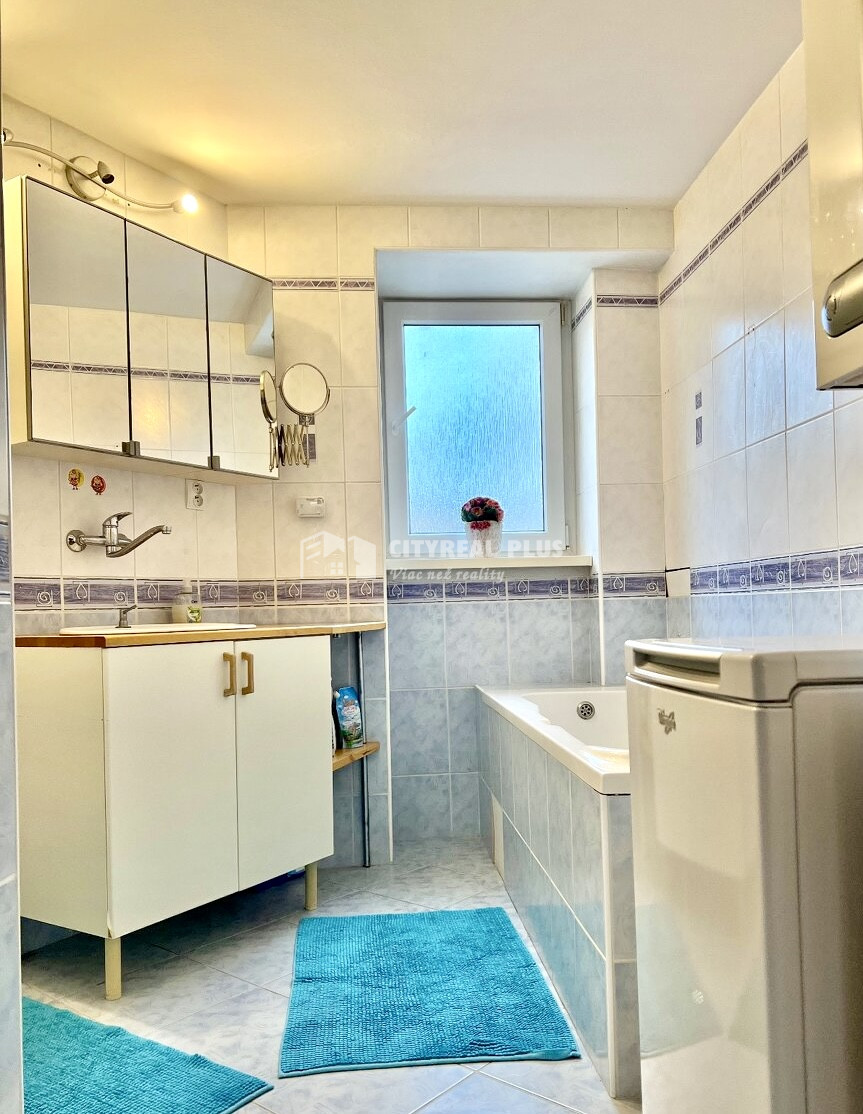 Ponúkame Vám na prenájom 3 izbový byt v centre mesta Nové Zá - 3