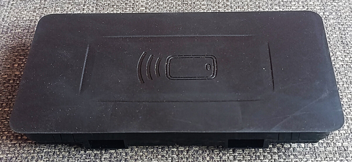 odkladacia priehradka s NFC na BMW - 3