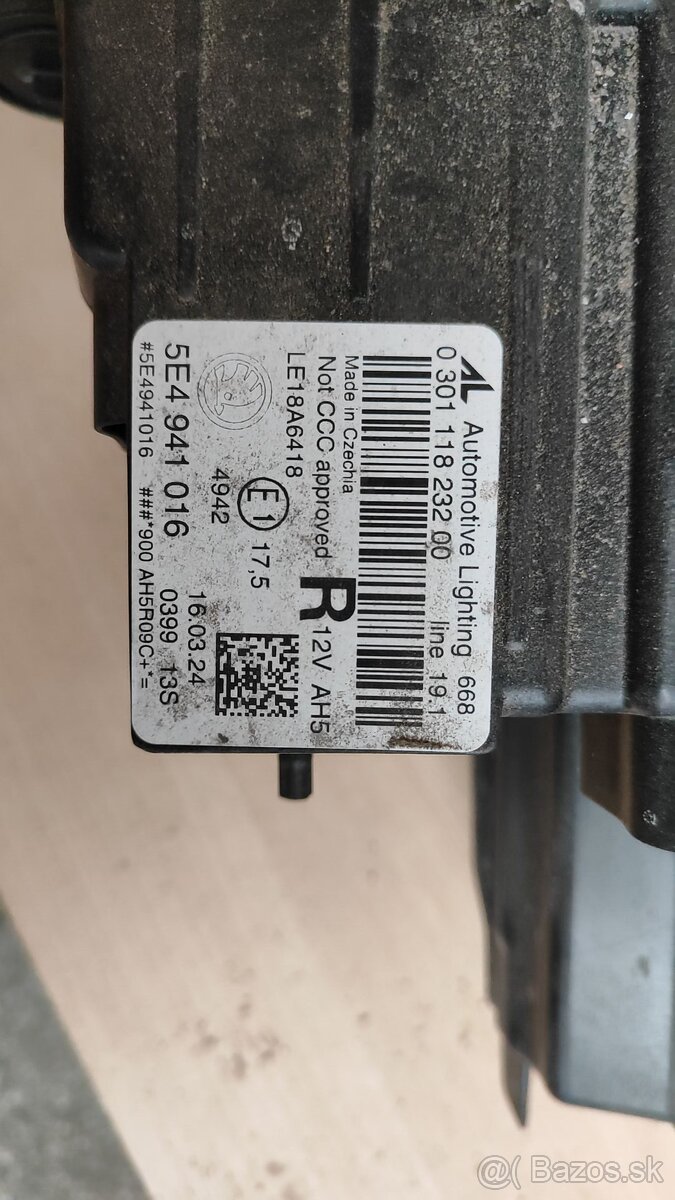 Predám pravé predné svetlo Škoda Octavia 4 - 3