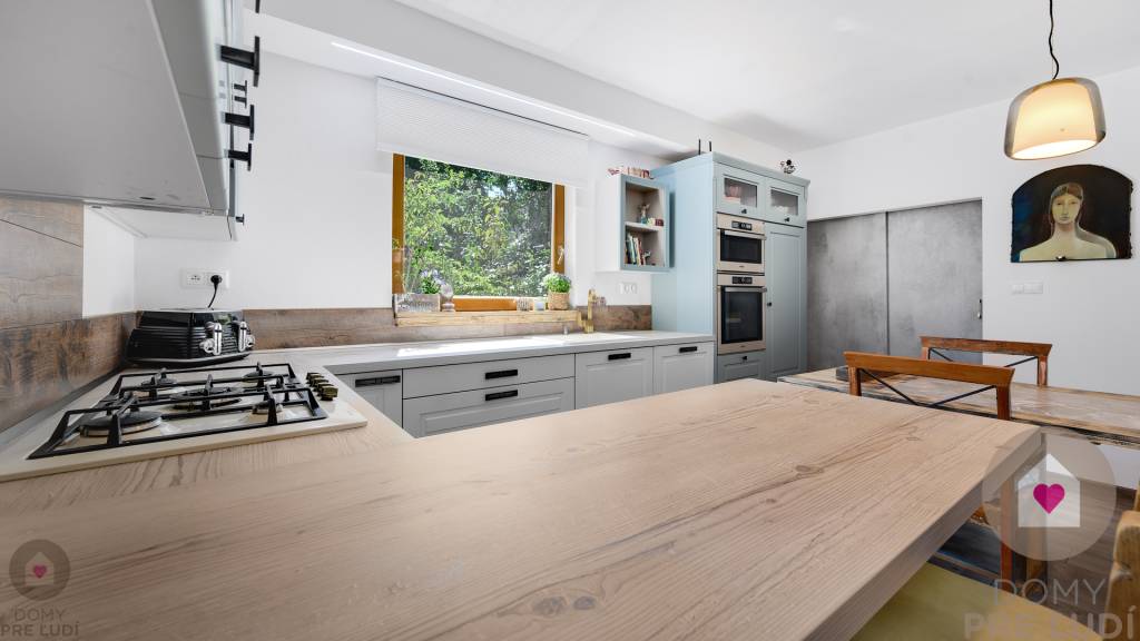 MA/ZOHOR - Rodinný dom s 2 bytovými jednotkami a 3 garážami - 3