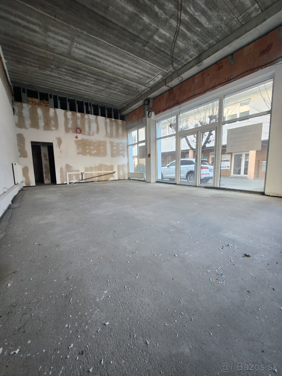 NOVÝ OBCHODNÝ PRIESTOR POLYGÓN S VÝKLADMI, prízemie, 63m2 - 3