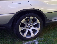 Plastové lemy blatníkov BMW X5 E53. - 3