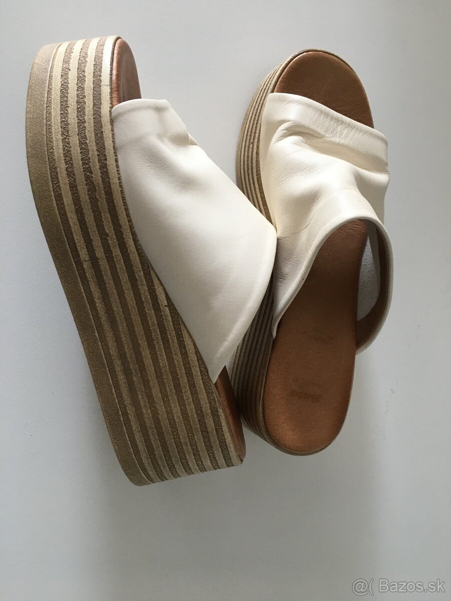 Letné kožené šľapky Baťa na vysokej platforme - č. 39 - 3