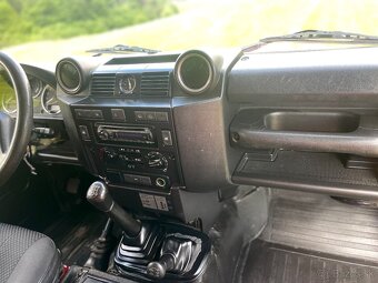 Land Rover Defender 90