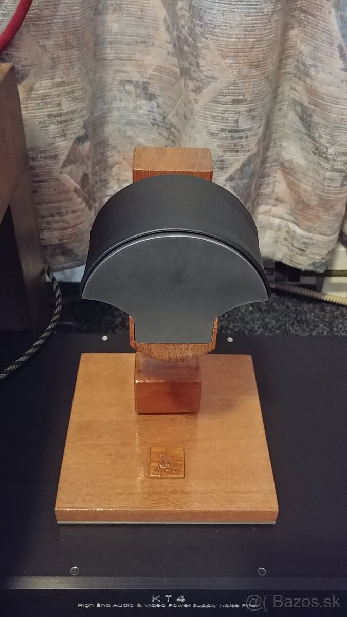 Luxusny stojan na sluchadla - 3