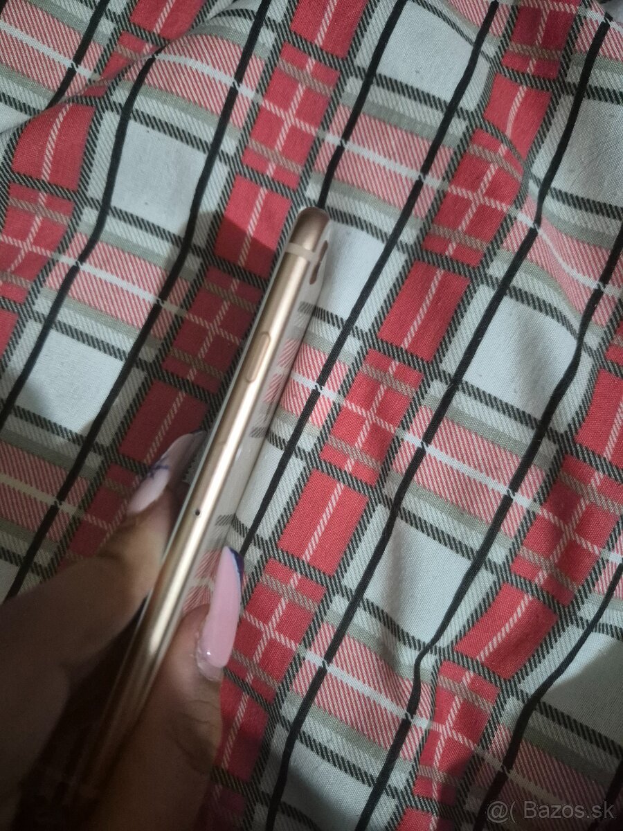 Predavam tel.iphone8 - 3