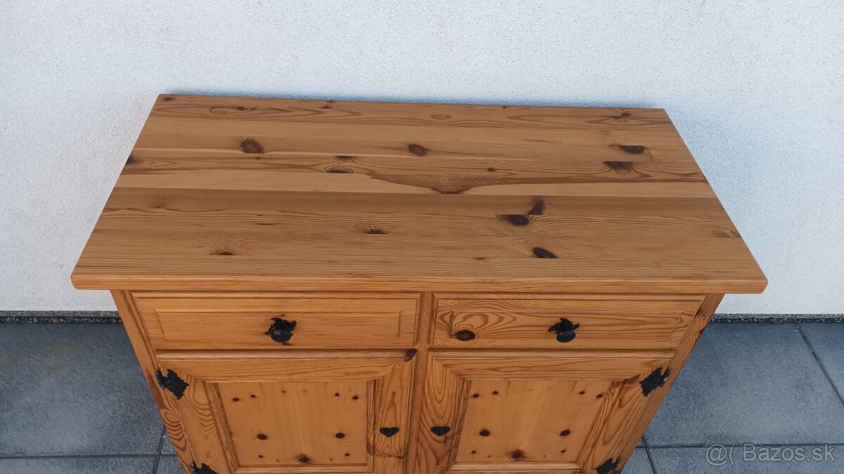 Masivná komoda - 3