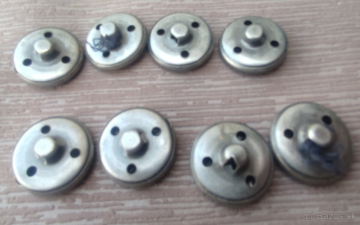 Gombíky 25€ spolu - 3