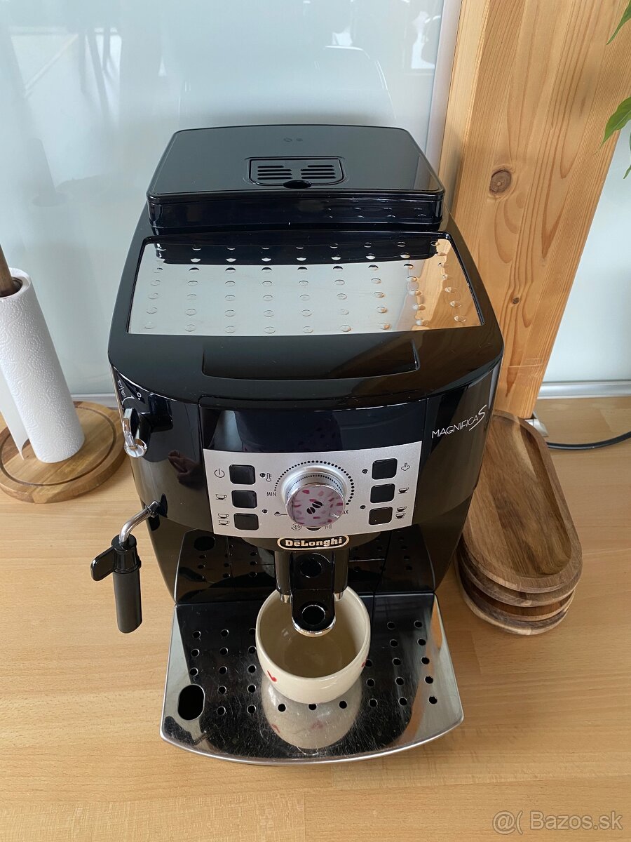 Kávovar DeLonghi Magnifica S - 3