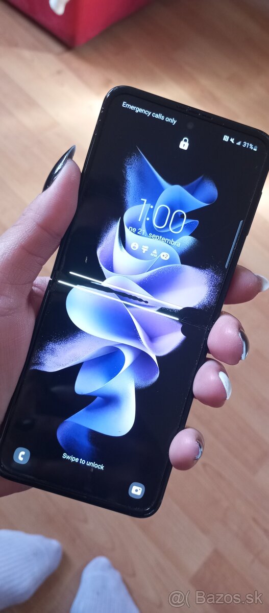 Samsung Galaxy Z Flip4 - 3