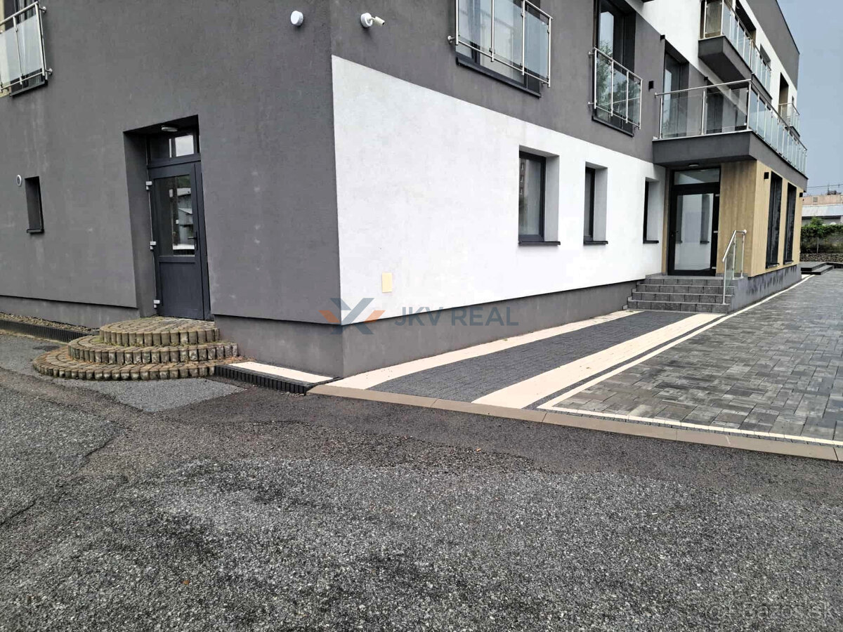 Na prenájom obchodný priestor - 45 m² vo Svidníku. - 3