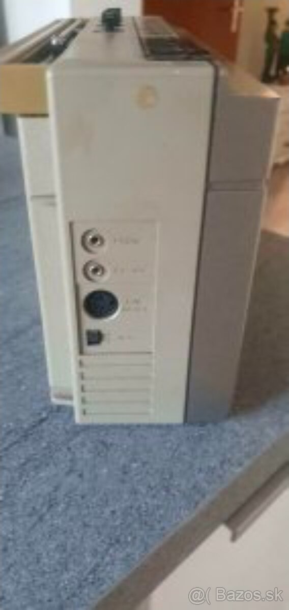 AKAI radio FM - SW - MW - LW sieť 230v - Baterky - 3