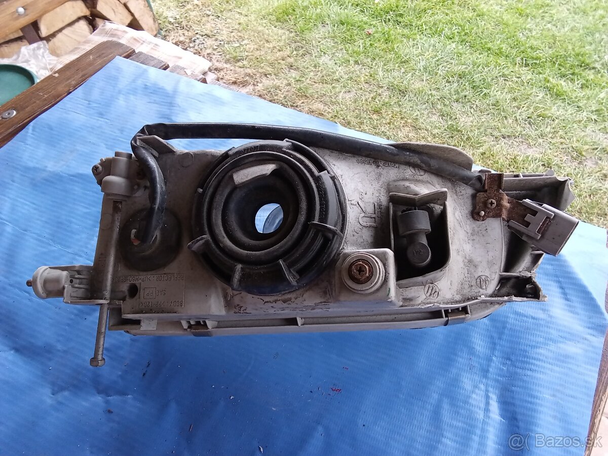 Svetlomet Toyota Corolla. - 3