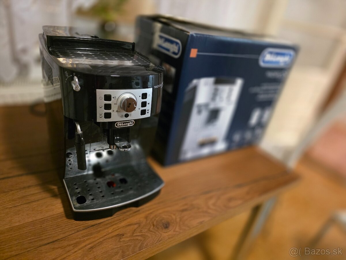 Delonghi Magnifica S ECAM 22.115.B kávovar v 100% stave - 3