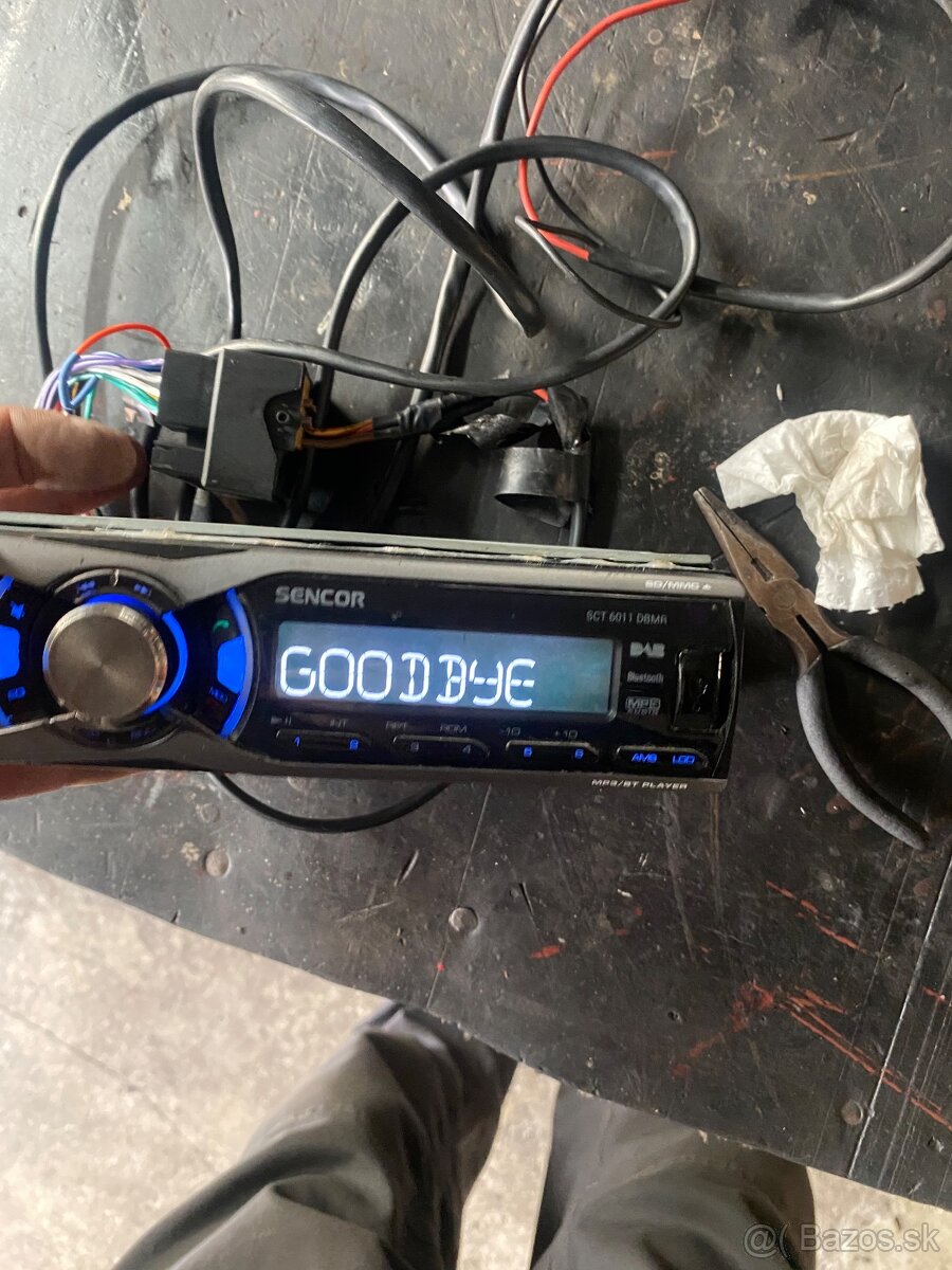 Predám 2ks autorádia sencor a JVC - 3