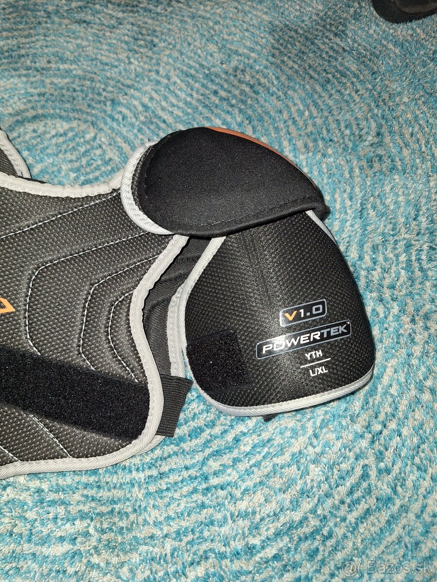 Predam detsku hokejovu vystroj - cca 4-8rokov - 3