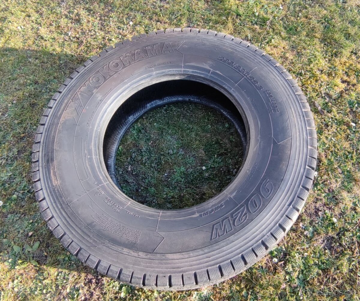 Yokohama 902W 295/80 R22.5 - 3