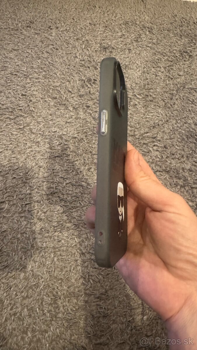 Kryt Karl na iPhone 15 - 3