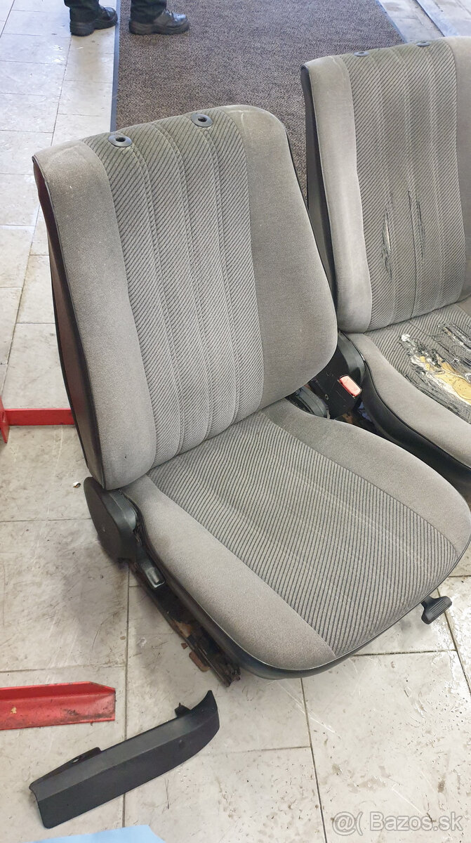 predam sedacky na bmw E30 - 3