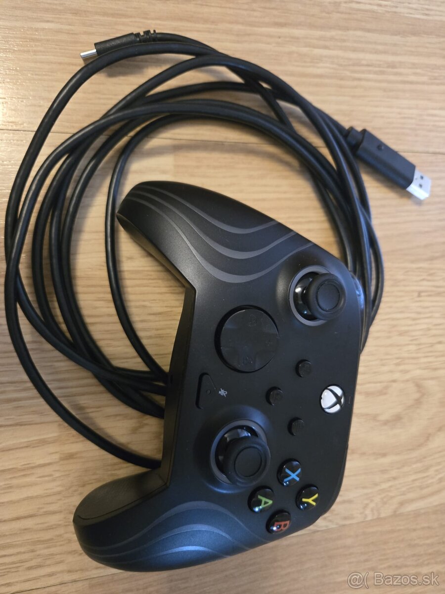 XBOX ONE S - 1 TB + drátový ovládač a 5 hier - 3