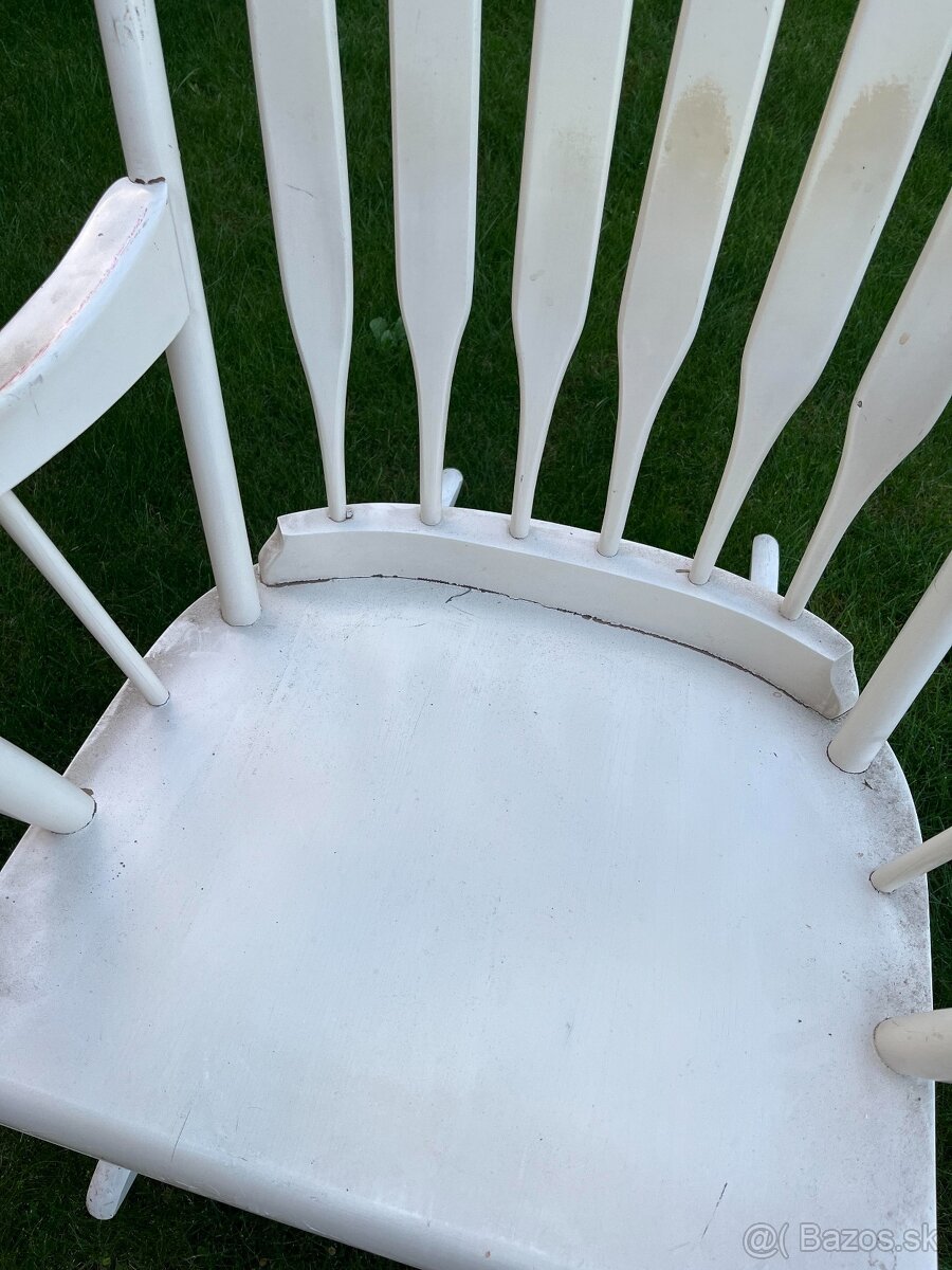 Romantické biele hojdacie kreslo - 3