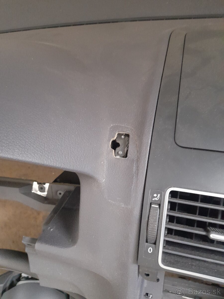 Volkswagen Touran palubovka - 3